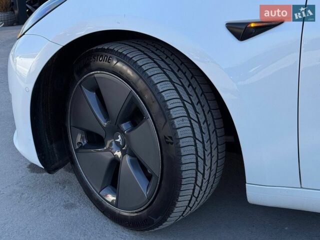 Білий Тесла Модель 3, об'ємом двигуна 0 л та пробігом 185 тис. км за 16500 $, фото 4 на Automoto.ua