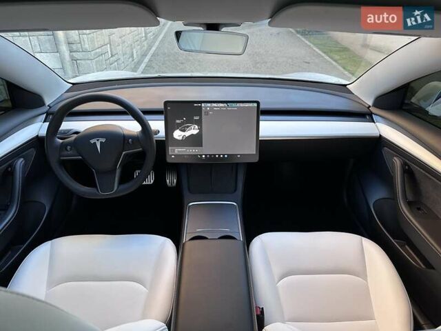 Белый Тесла Модель 3, объемом двигателя 0 л и пробегом 27 тыс. км за 21900 $, фото 11 на Automoto.ua