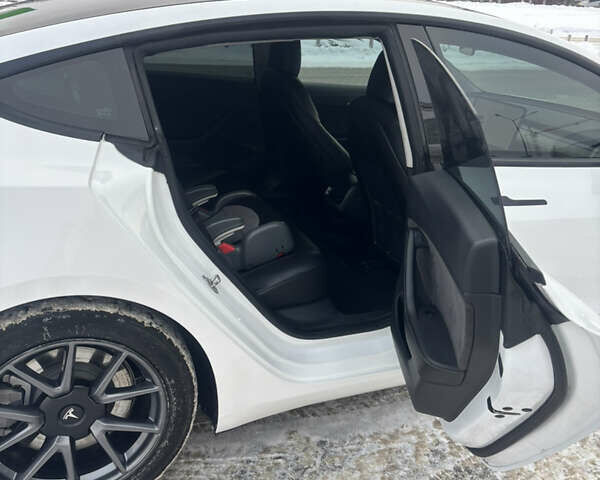 Білий Тесла Модель 3, об'ємом двигуна 0 л та пробігом 145 тис. км за 16500 $, фото 9 на Automoto.ua