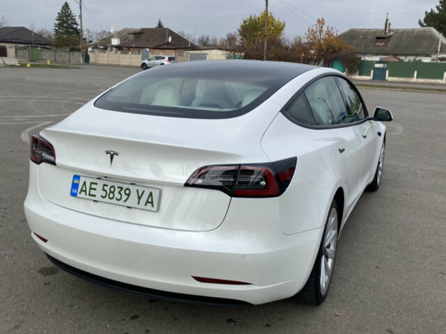 Білий Тесла Модель 3, об'ємом двигуна 0 л та пробігом 45 тис. км за 18600 $, фото 4 на Automoto.ua