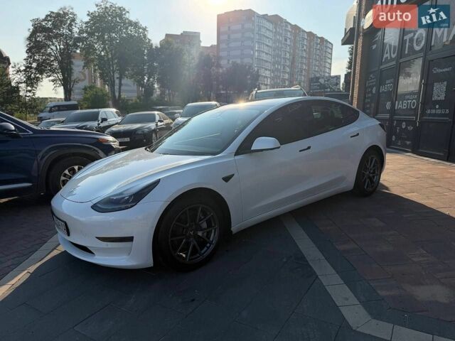 Белый Тесла Модель 3, объемом двигателя 0 л и пробегом 62 тыс. км за 17600 $, фото 3 на Automoto.ua