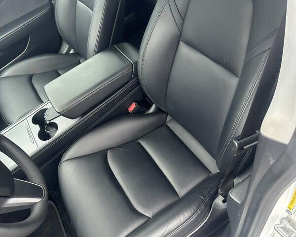 Белый Тесла Модель 3, объемом двигателя 0 л и пробегом 42 тыс. км за 22200 $, фото 9 на Automoto.ua