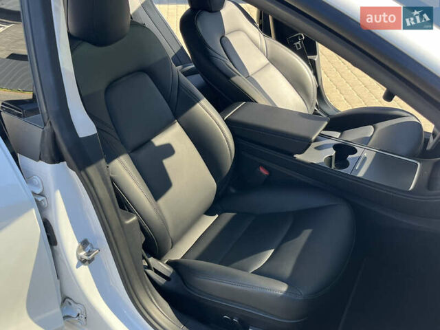 Белый Тесла Модель 3, объемом двигателя 0 л и пробегом 39 тыс. км за 21100 $, фото 31 на Automoto.ua