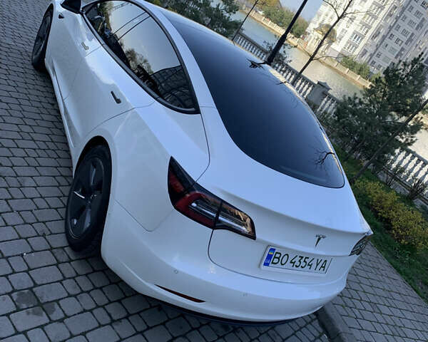 Белый Тесла Модель 3, объемом двигателя 0 л и пробегом 73 тыс. км за 16200 $, фото 3 на Automoto.ua