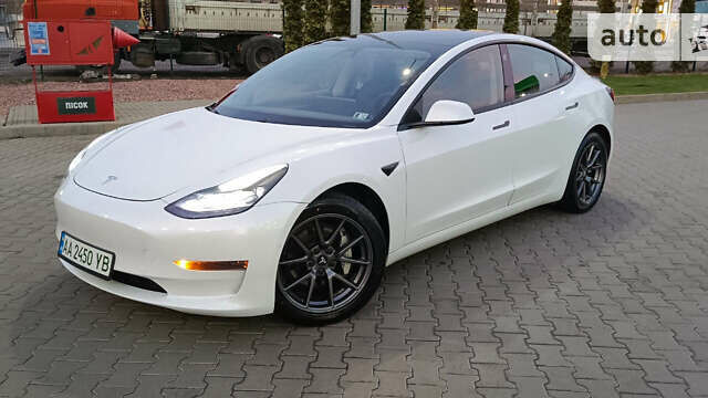 Білий Тесла Модель 3, об'ємом двигуна 0 л та пробігом 45 тис. км за 27500 $, фото 44 на Automoto.ua