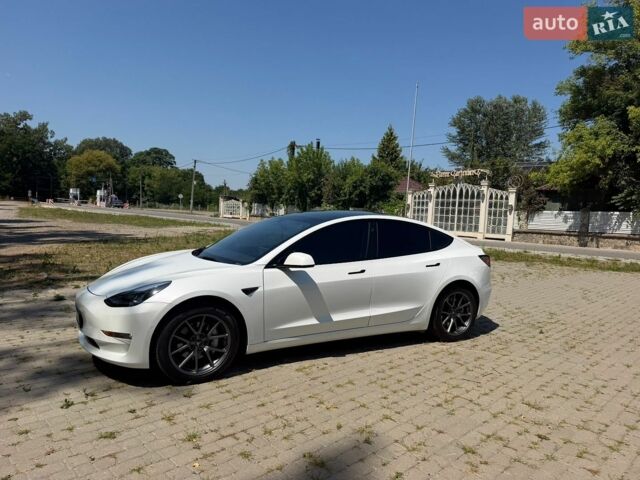 Білий Тесла Модель 3, об'ємом двигуна 0 л та пробігом 80 тис. км за 15990 $, фото 4 на Automoto.ua