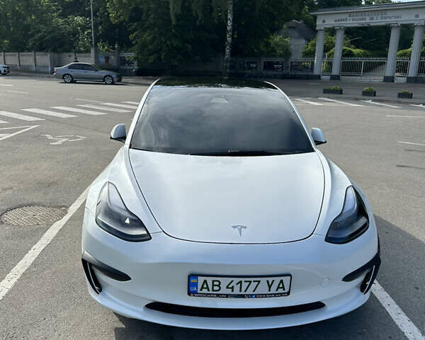 Білий Тесла Модель 3, об'ємом двигуна 0 л та пробігом 52 тис. км за 25500 $, фото 3 на Automoto.ua