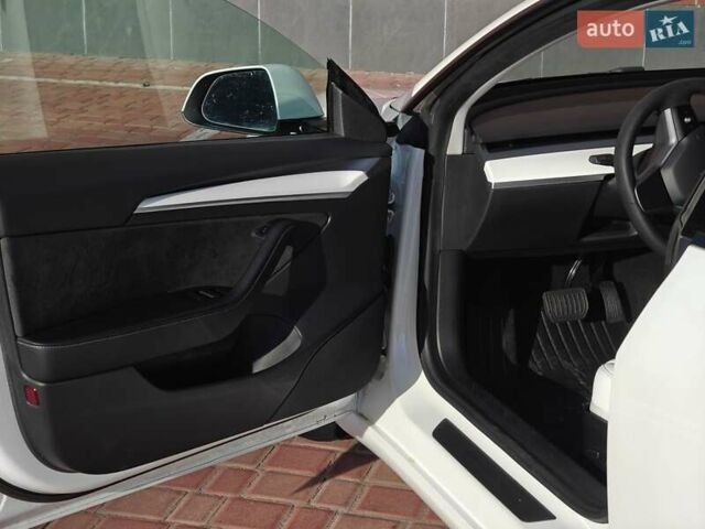 Тесла Модель 3 2021 у Одесі на Automoto.ua Білий Тесла Модель 3, об'ємом двигуна 0 л та пробігом 56 тис. км за 18989 $, фото 12 на Automoto.ua