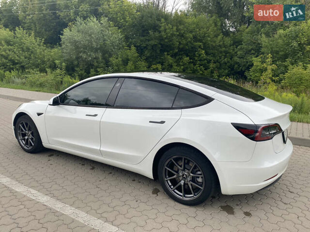 Білий Тесла Модель 3, об'ємом двигуна 0 л та пробігом 44 тис. км за 23400 $, фото 6 на Automoto.ua