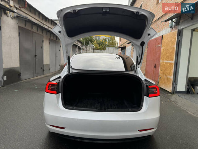 Белый Тесла Модель 3, объемом двигателя 0 л и пробегом 45 тыс. км за 28000 $, фото 22 на Automoto.ua