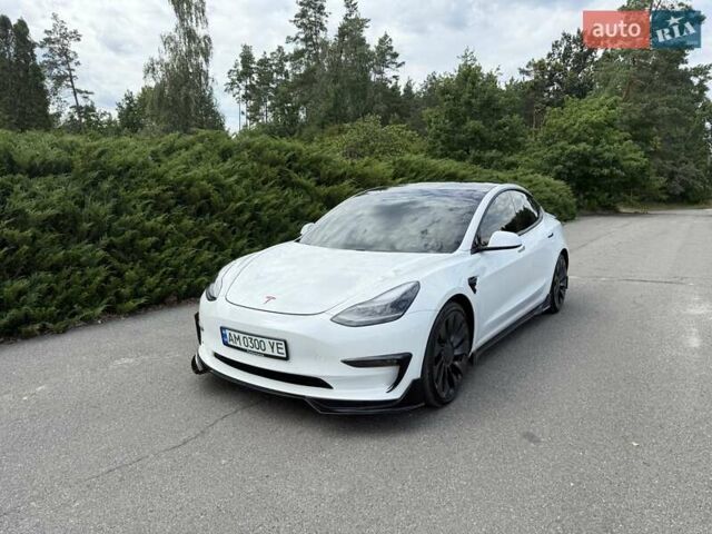 Білий Тесла Модель 3, об'ємом двигуна 0 л та пробігом 75 тис. км за 25600 $, фото 1 на Automoto.ua