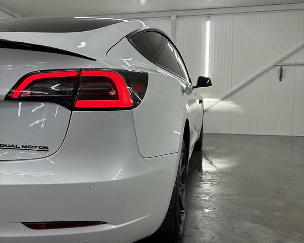 Білий Тесла Модель 3, об'ємом двигуна 0 л та пробігом 113 тис. км за 20200 $, фото 42 на Automoto.ua