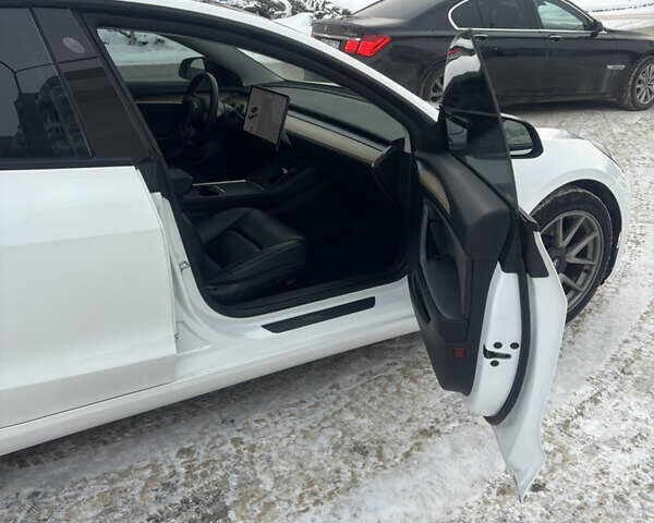 Білий Тесла Модель 3, об'ємом двигуна 0 л та пробігом 145 тис. км за 16500 $, фото 6 на Automoto.ua