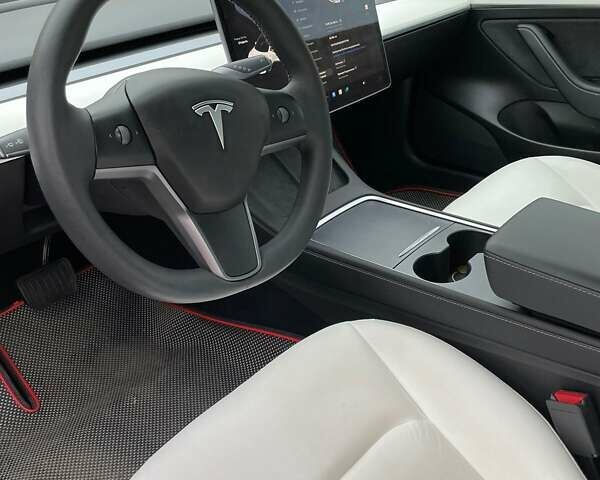 Белый Тесла Модель 3, объемом двигателя 0 л и пробегом 63 тыс. км за 25500 $, фото 7 на Automoto.ua
