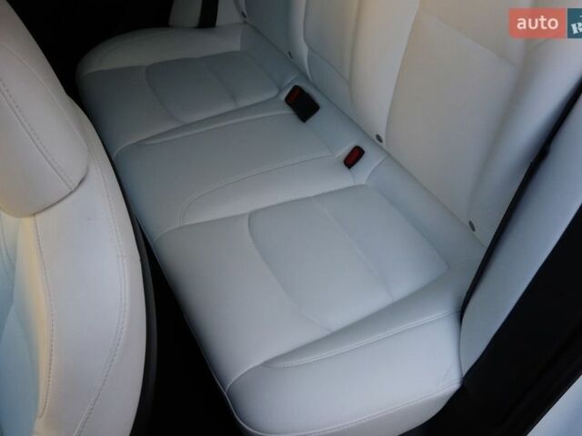 Білий Тесла Модель 3, об'ємом двигуна 0 л та пробігом 70 тис. км за 17299 $, фото 35 на Automoto.ua