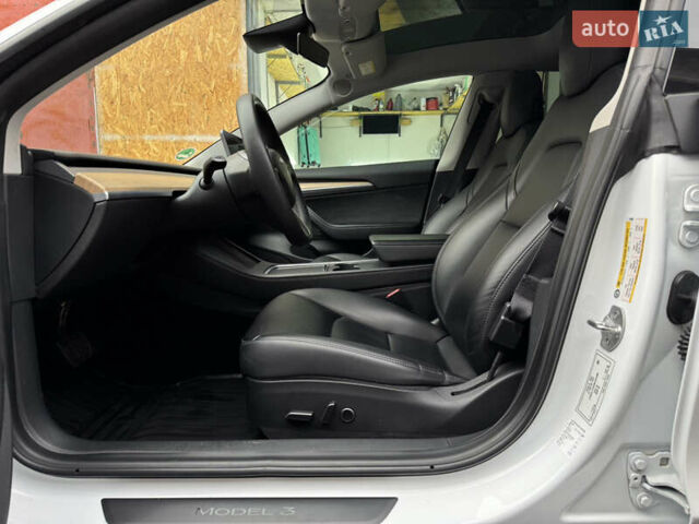Белый Тесла Модель 3, объемом двигателя 0 л и пробегом 45 тыс. км за 29000 $, фото 14 на Automoto.ua