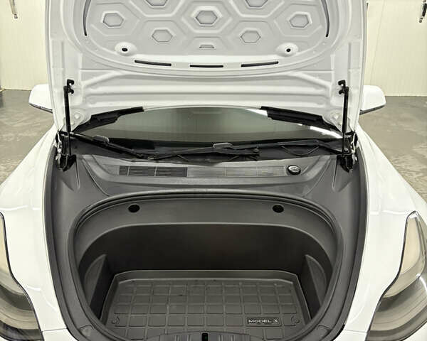 Білий Тесла Модель 3, об'ємом двигуна 0 л та пробігом 113 тис. км за 20200 $, фото 26 на Automoto.ua