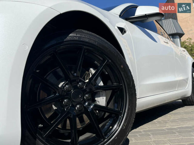 Білий Тесла Модель 3, об'ємом двигуна 0 л та пробігом 39 тис. км за 18500 $, фото 3 на Automoto.ua