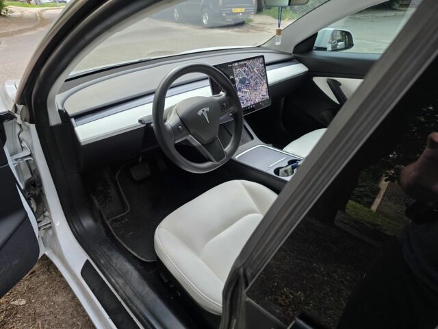 Белый Тесла Модель 3, объемом двигателя 0 л и пробегом 75 тыс. км за 19990 $, фото 4 на Automoto.ua