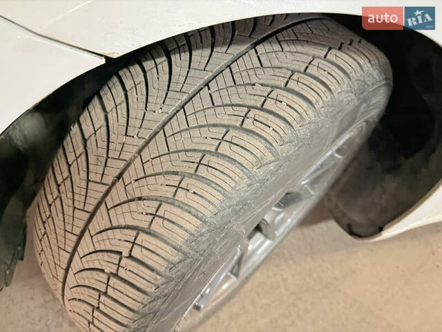 Білий Тесла Модель 3, об'ємом двигуна 0 л та пробігом 87 тис. км за 17450 $, фото 12 на Automoto.ua