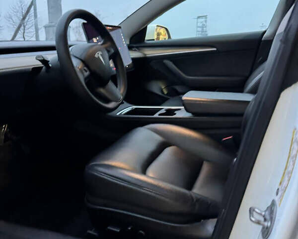 Белый Тесла Модель 3, объемом двигателя 0 л и пробегом 91 тыс. км за 22100 $, фото 11 на Automoto.ua