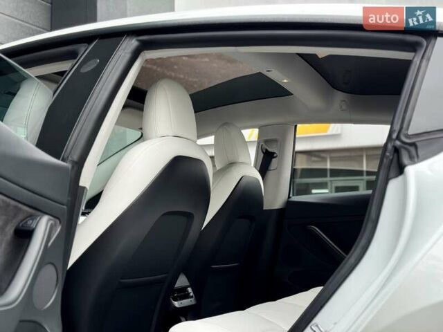 Белый Тесла Модель 3, объемом двигателя 0 л и пробегом 85 тыс. км за 19000 $, фото 15 на Automoto.ua
