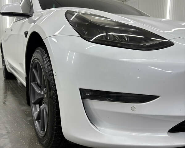 Білий Тесла Модель 3, об'ємом двигуна 0 л та пробігом 113 тис. км за 20200 $, фото 5 на Automoto.ua