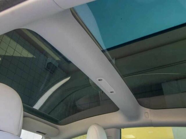 Белый Тесла Модель 3, объемом двигателя 0 л и пробегом 66 тыс. км за 14100 $, фото 16 на Automoto.ua