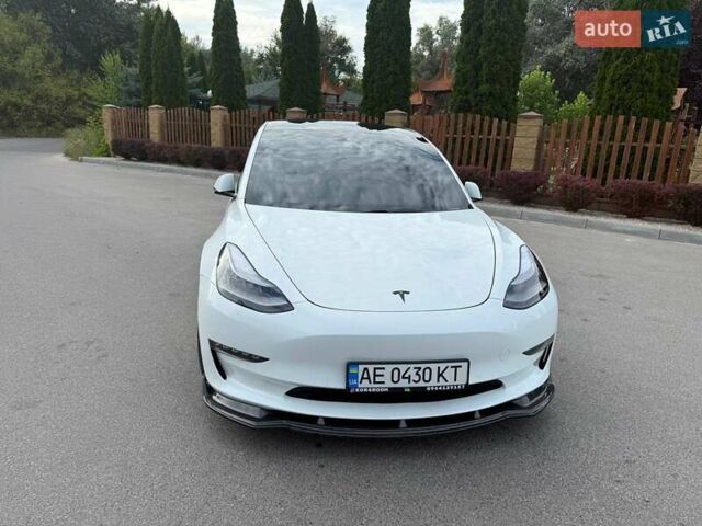 Белый Тесла Модель 3, объемом двигателя 0 л и пробегом 90 тыс. км за 22000 $, фото 1 на Automoto.ua