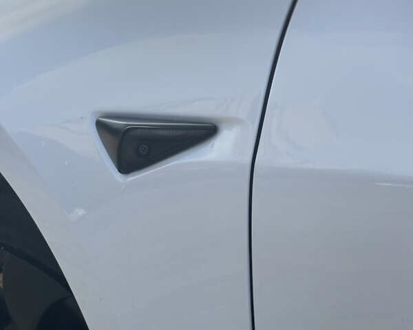 Білий Тесла Модель 3, об'ємом двигуна 0 л та пробігом 106 тис. км за 18900 $, фото 29 на Automoto.ua
