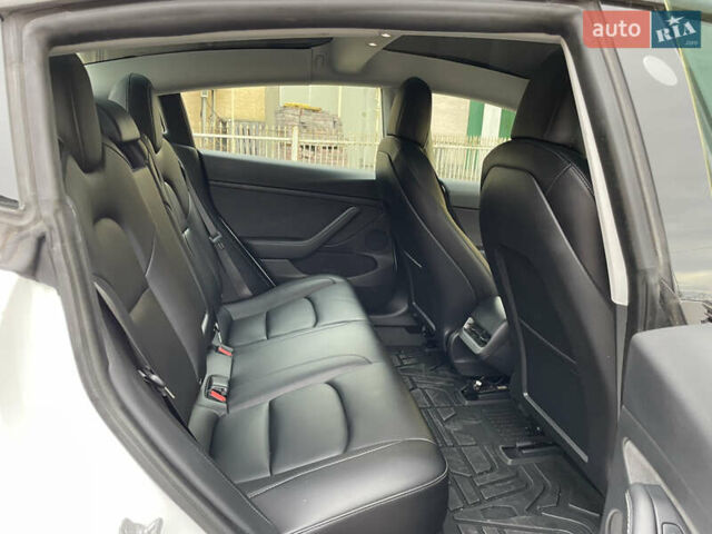 Белый Тесла Модель 3, объемом двигателя 0 л и пробегом 34 тыс. км за 18000 $, фото 62 на Automoto.ua