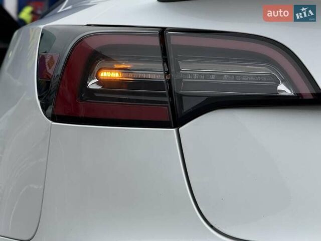 Білий Тесла Модель 3, об'ємом двигуна 0 л та пробігом 129 тис. км за 24300 $, фото 18 на Automoto.ua