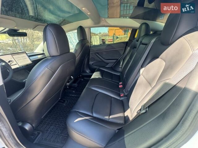 Білий Тесла Модель 3, об'ємом двигуна 0 л та пробігом 77 тис. км за 19800 $, фото 6 на Automoto.ua