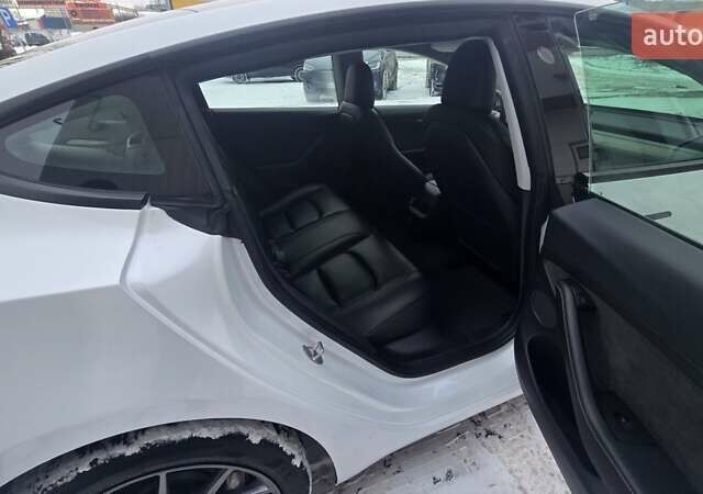 Белый Тесла Модель 3, объемом двигателя 0 л и пробегом 64 тыс. км за 22500 $, фото 18 на Automoto.ua