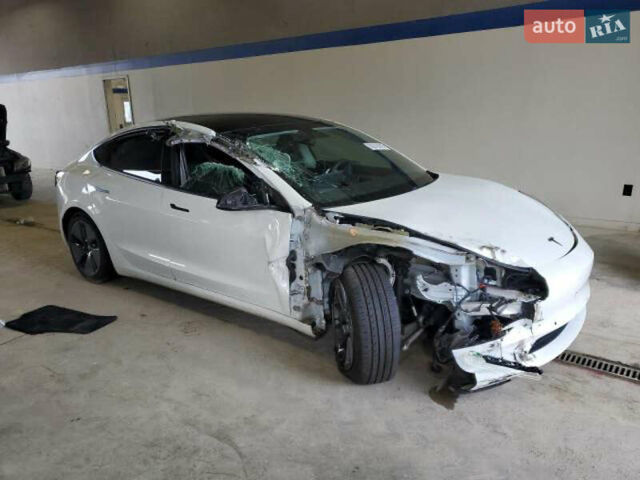 Белый Тесла Модель 3, объемом двигателя 0 л и пробегом 38 тыс. км за 12800 $, фото 3 на Automoto.ua