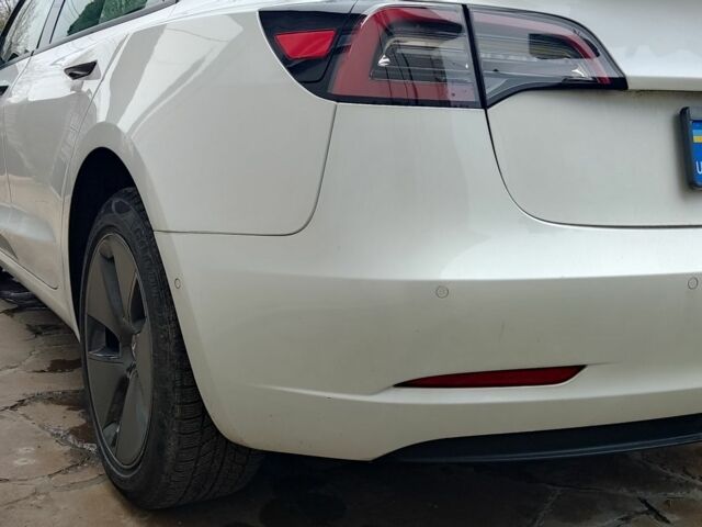 Белый Тесла Модель 3, объемом двигателя 0 л и пробегом 59 тыс. км за 17500 $, фото 4 на Automoto.ua