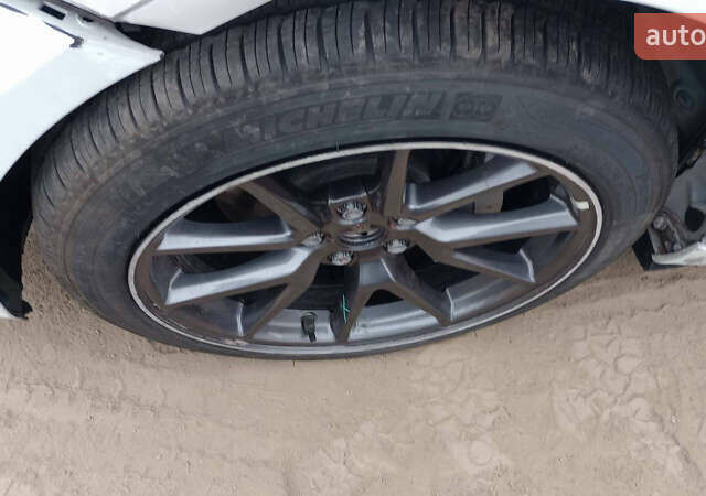 Белый Тесла Модель 3, объемом двигателя 0 л и пробегом 60 тыс. км за 19000 $, фото 21 на Automoto.ua