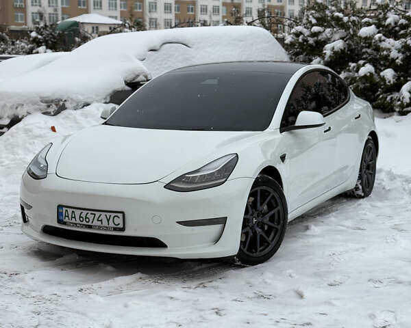 Білий Тесла Модель 3, об'ємом двигуна 0 л та пробігом 63 тис. км за 17900 $, фото 7 на Automoto.ua