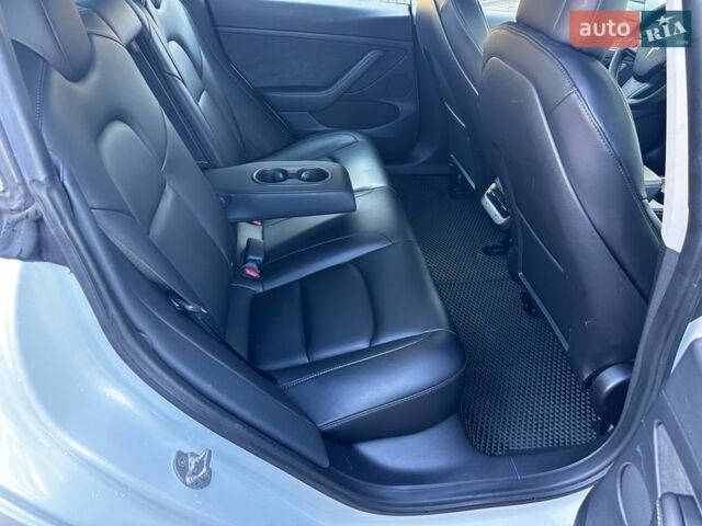 Білий Тесла Модель 3, об'ємом двигуна 0 л та пробігом 65 тис. км за 17950 $, фото 25 на Automoto.ua