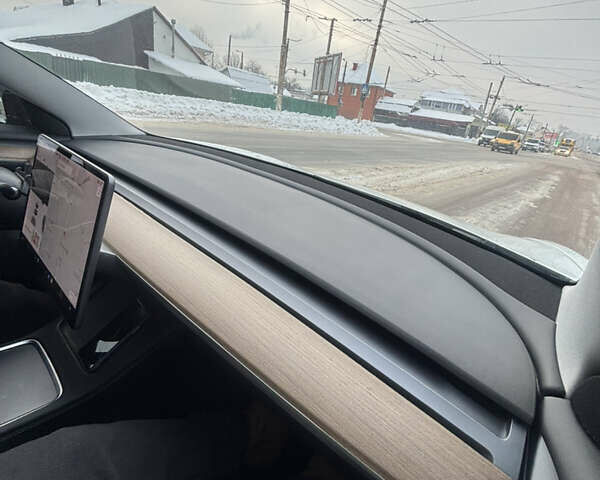 Білий Тесла Модель 3, об'ємом двигуна 0 л та пробігом 145 тис. км за 16500 $, фото 16 на Automoto.ua