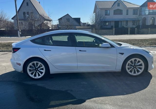 Белый Тесла Модель 3, объемом двигателя 0 л и пробегом 168 тыс. км за 17500 $, фото 4 на Automoto.ua