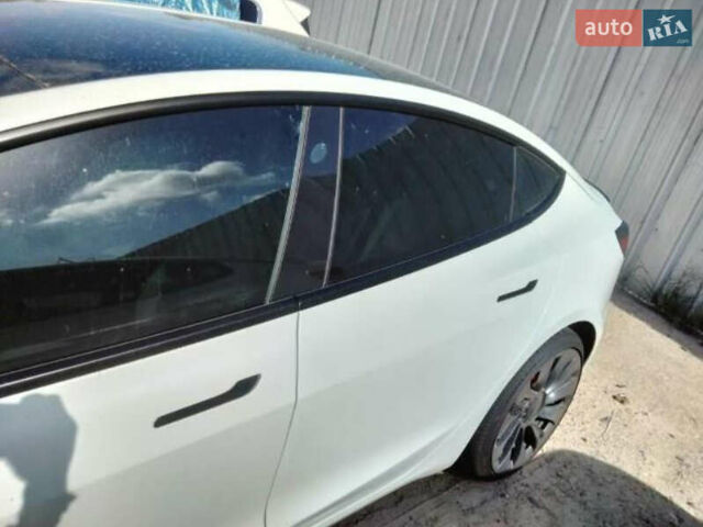 Білий Тесла Модель 3, об'ємом двигуна 0 л та пробігом 85 тис. км за 23999 $, фото 35 на Automoto.ua