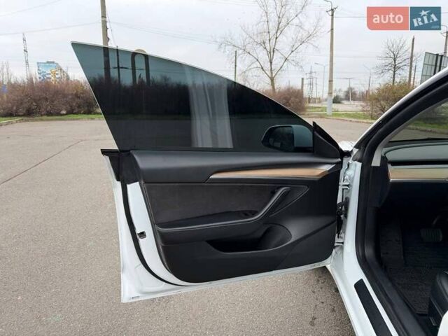 Белый Тесла Модель 3, объемом двигателя 0 л и пробегом 87 тыс. км за 20900 $, фото 31 на Automoto.ua