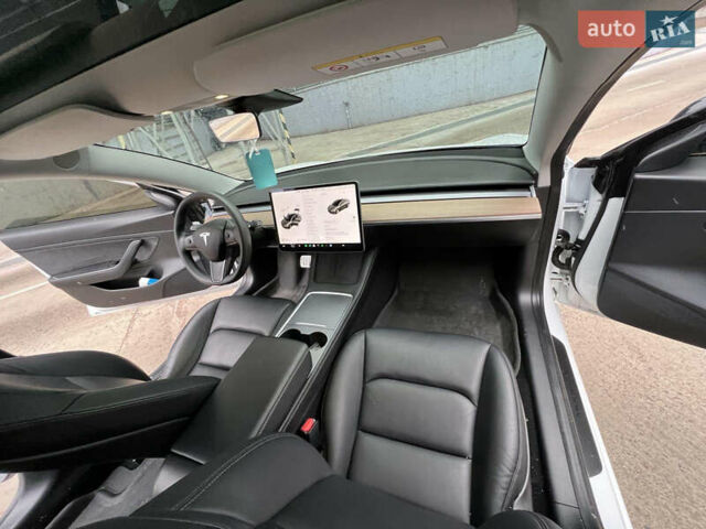 Білий Тесла Модель 3, об'ємом двигуна 0 л та пробігом 59 тис. км за 18600 $, фото 6 на Automoto.ua