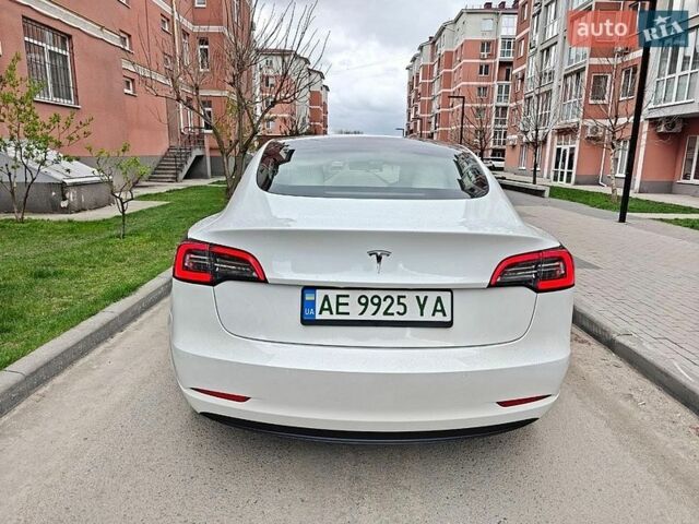 Белый Тесла Модель 3, объемом двигателя 0 л и пробегом 29 тыс. км за 21490 $, фото 5 на Automoto.ua