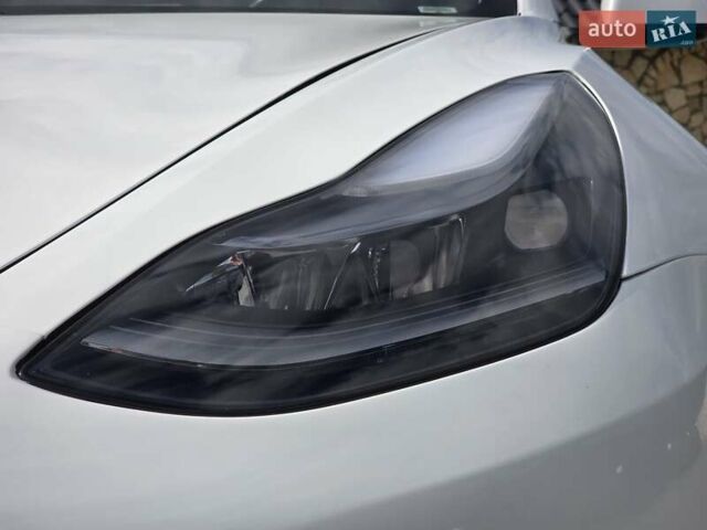 Білий Тесла Модель 3, об'ємом двигуна 0 л та пробігом 91 тис. км за 22999 $, фото 23 на Automoto.ua