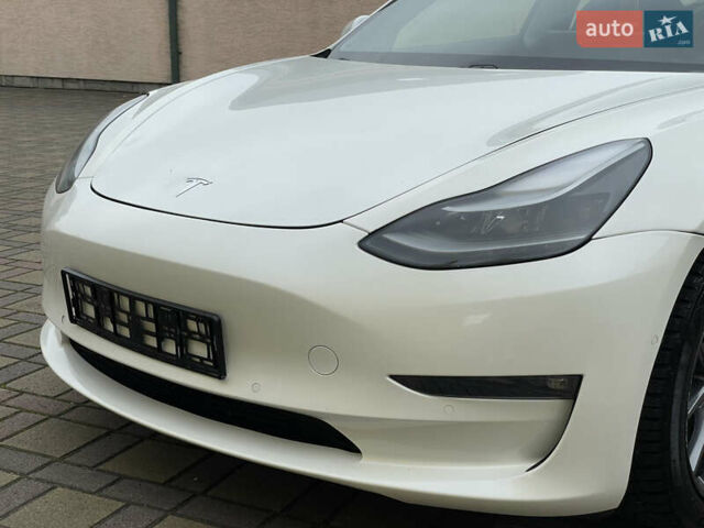 Белый Тесла Модель 3, объемом двигателя 0 л и пробегом 34 тыс. км за 18000 $, фото 45 на Automoto.ua