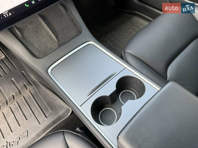 Белый Тесла Модель 3, объемом двигателя 0 л и пробегом 37 тыс. км за 19999 $, фото 113 на Automoto.ua