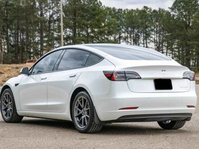 Белый Тесла Модель 3, объемом двигателя 0 л и пробегом 66 тыс. км за 14100 $, фото 6 на Automoto.ua