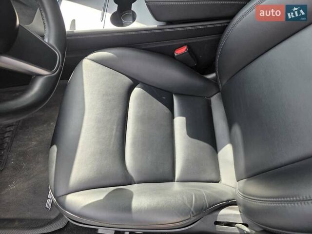 Білий Тесла Модель 3, об'ємом двигуна 0 л та пробігом 91 тис. км за 22999 $, фото 28 на Automoto.ua